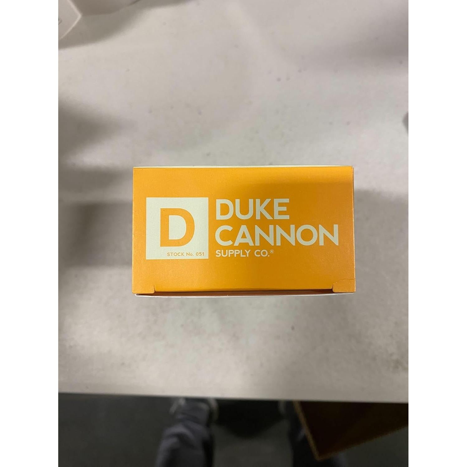 Jabón Duke Cannon Big Brick 10 oz Aroma Ron de Bahía + Paño Táctico