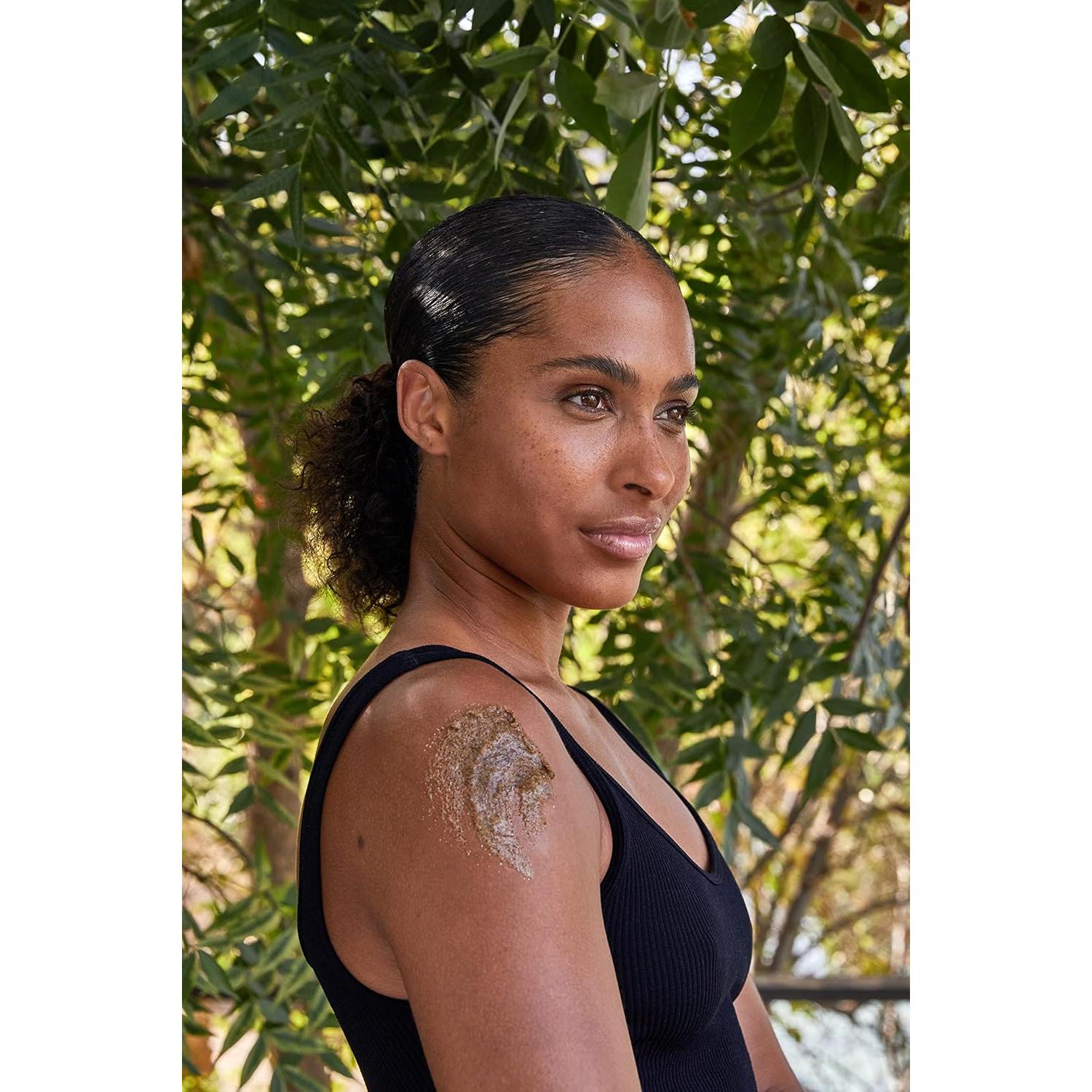 Exfoliante Espumoso de Coco LATHER 178.6 g - Suave e Hidratante