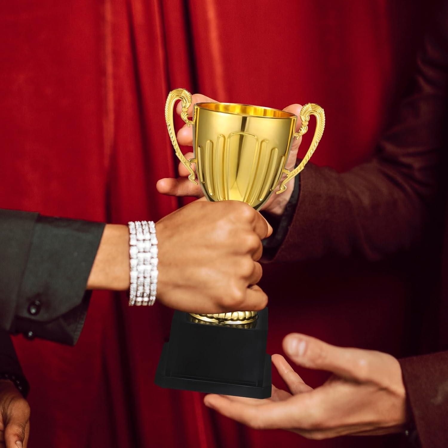 Trofeo Mini Dorado NOLITOY 18.8 cm para Reconocimientos