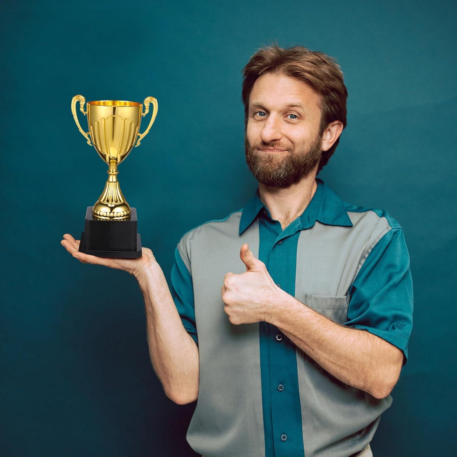 Trofeo Mini Dorado NOLITOY 18.8 cm para Reconocimientos