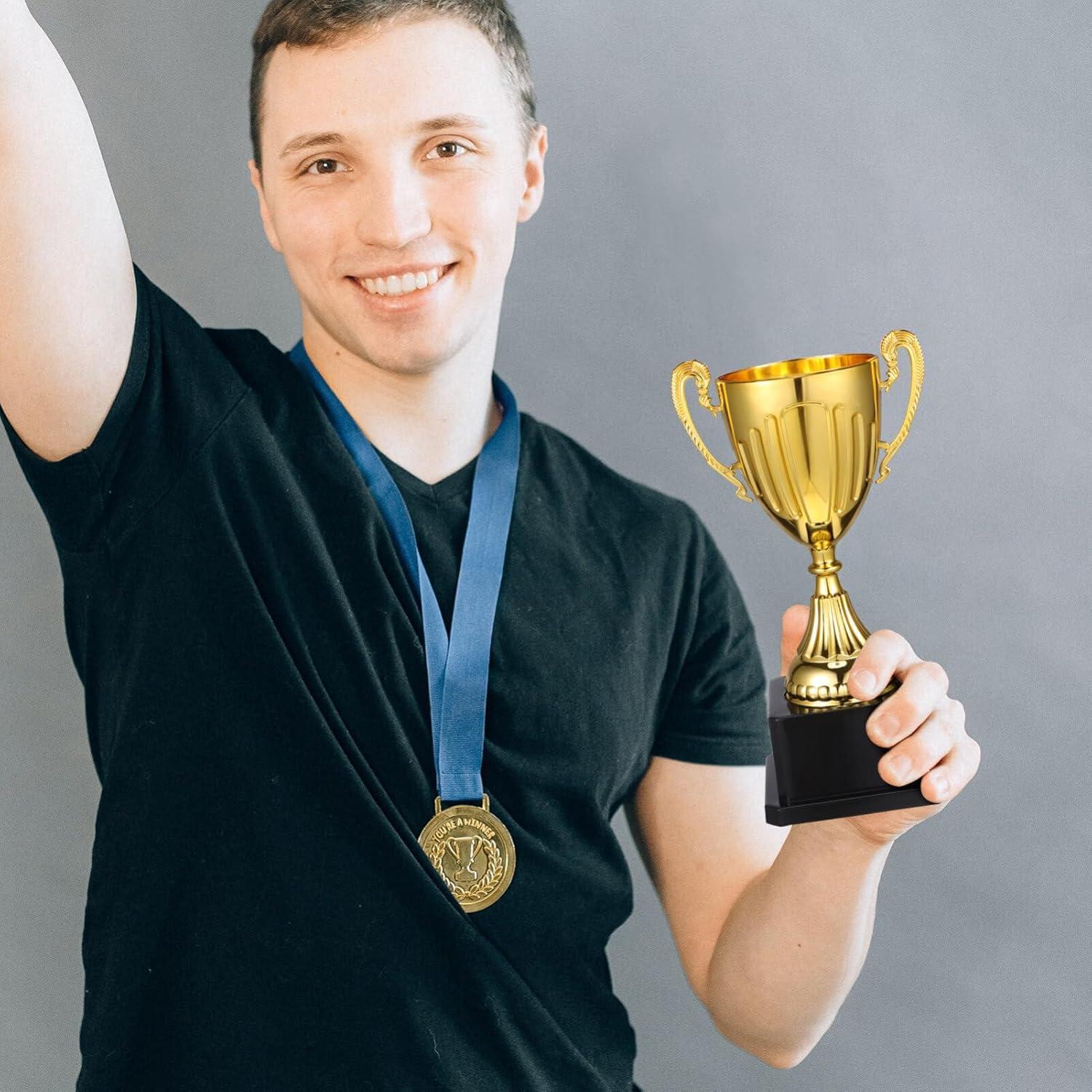 Trofeo Mini Dorado NOLITOY 18.8 cm para Reconocimientos