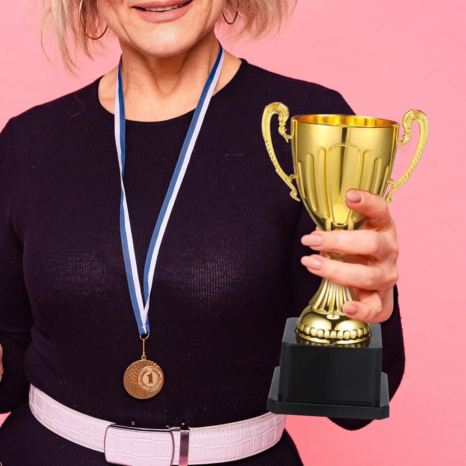 Trofeo Mini Dorado NOLITOY 18.8 cm para Reconocimientos