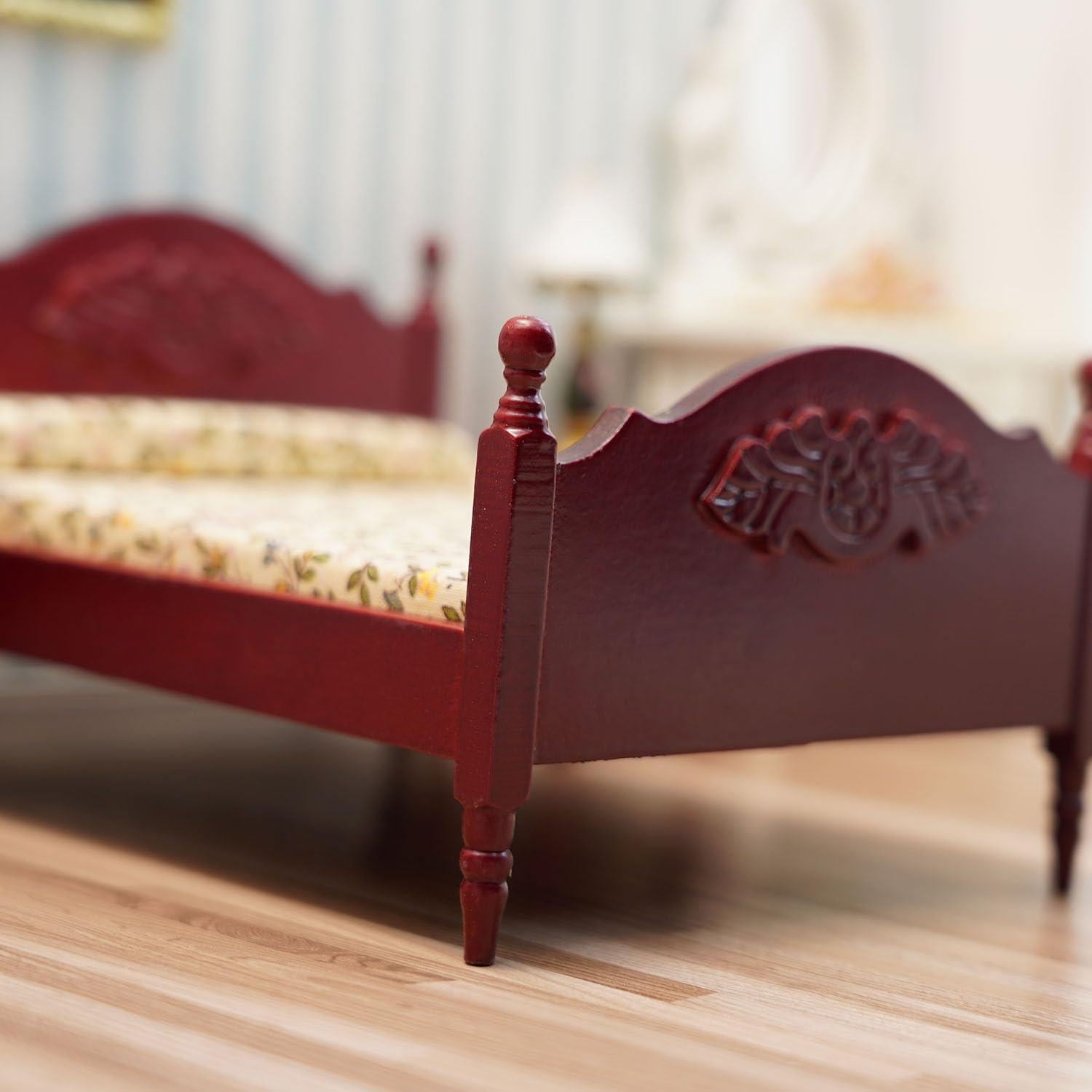 Cama de madera en miniatura Cutemini 1:12 con colchón rojo
