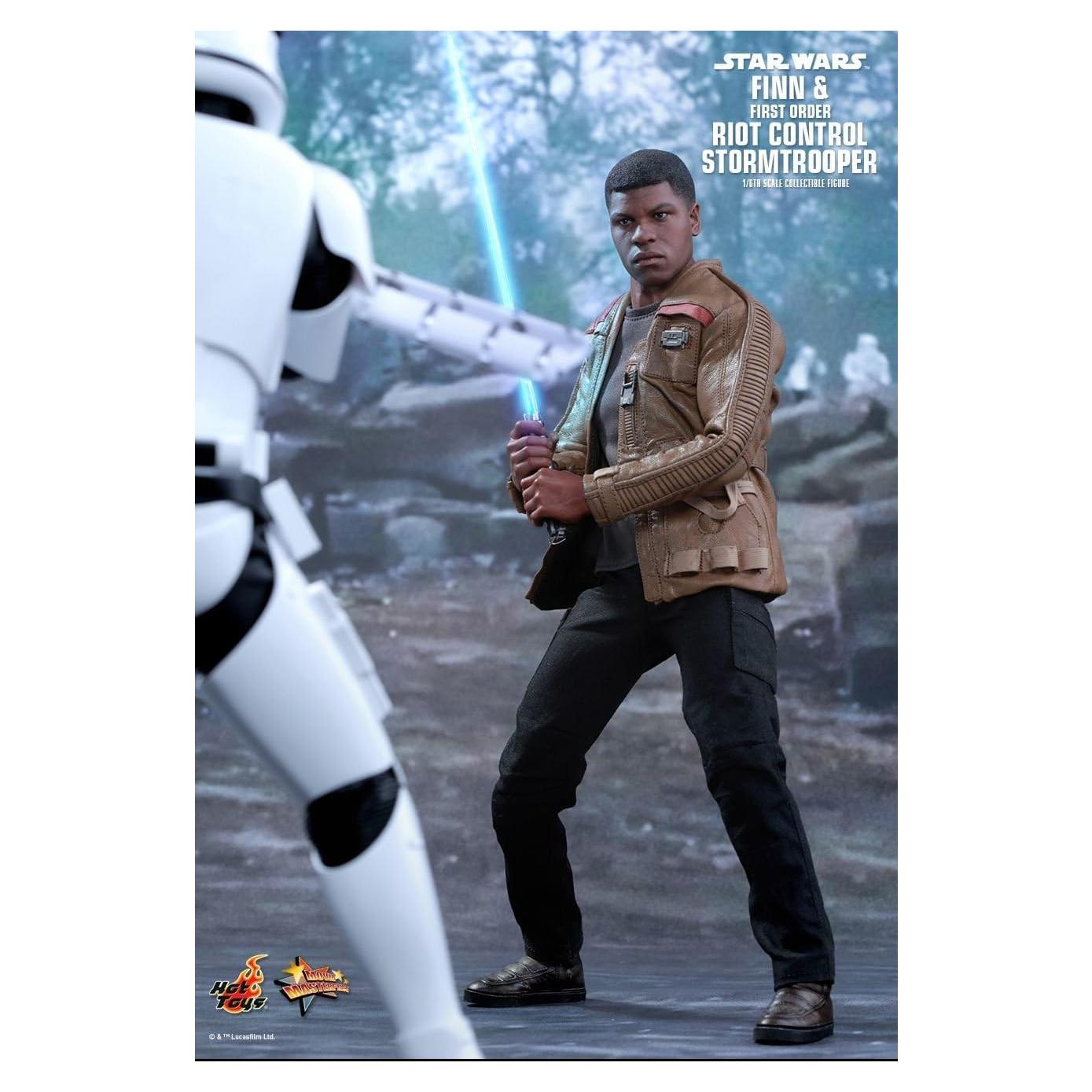 Figura de Acción Star Wars Hot Toys Finn y Stormtrooper 30.48 cm