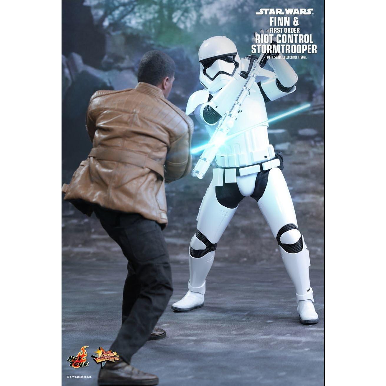 Figura de Acción Star Wars Hot Toys Finn y Stormtrooper 30.48 cm