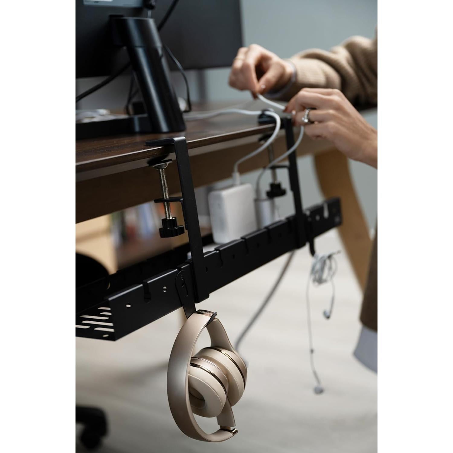 Bandeja de Gestión de Cables CANNYN 40.64 a 78.74 cm - Negro