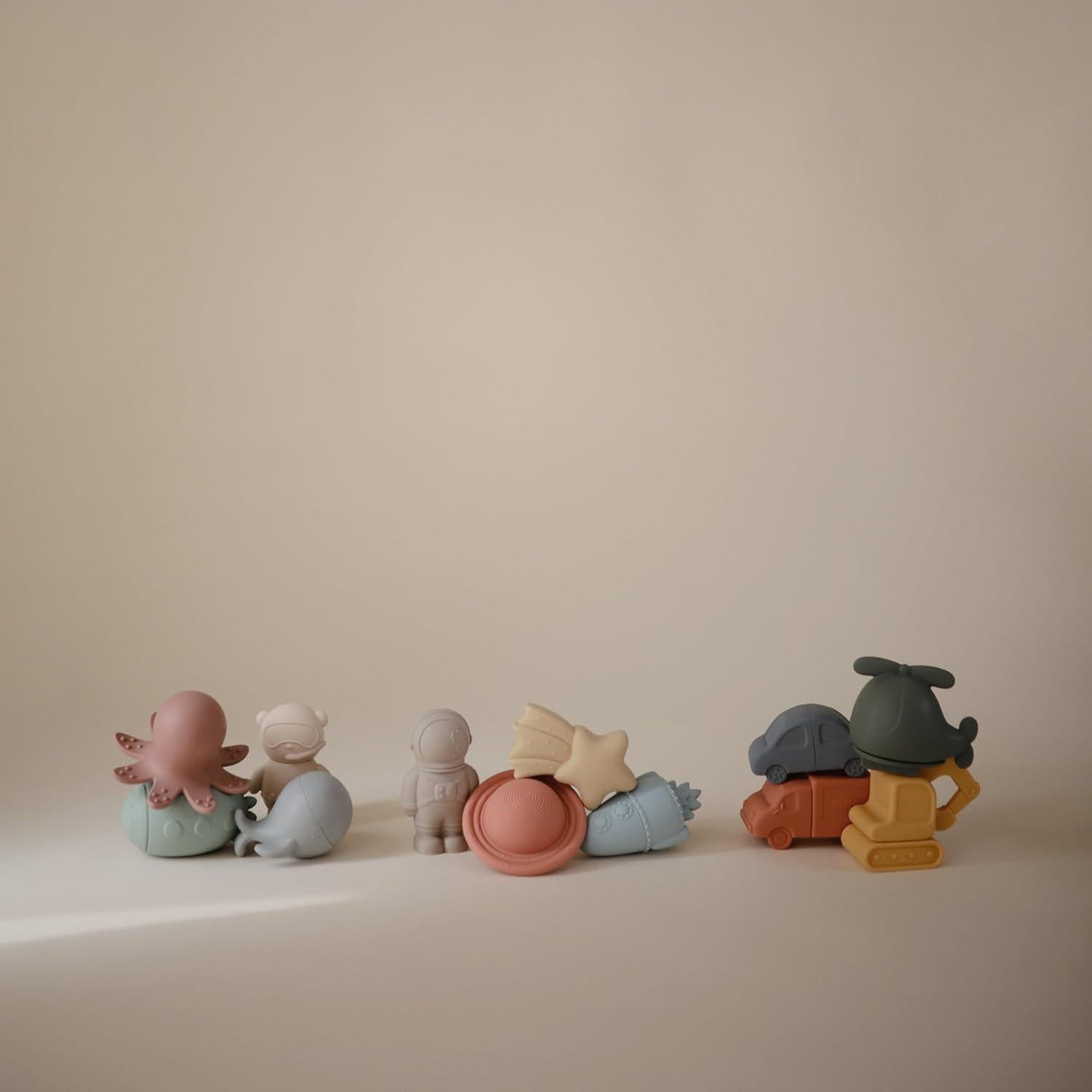 Set de Juguetes de Baño Espaciales Mushie - Silicona 100% Segura