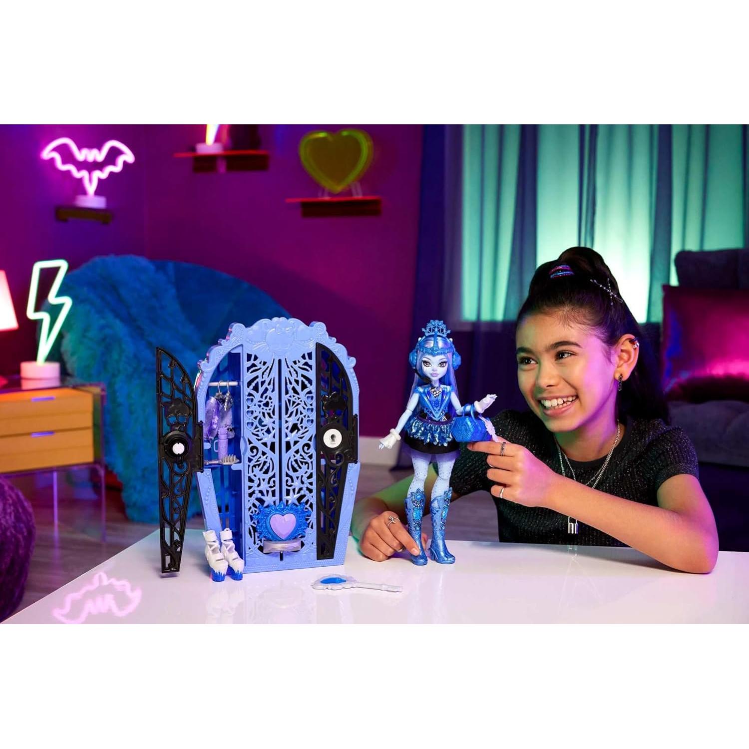 Muñeca Abbey Bominable con Armario y Accesorios Monster High