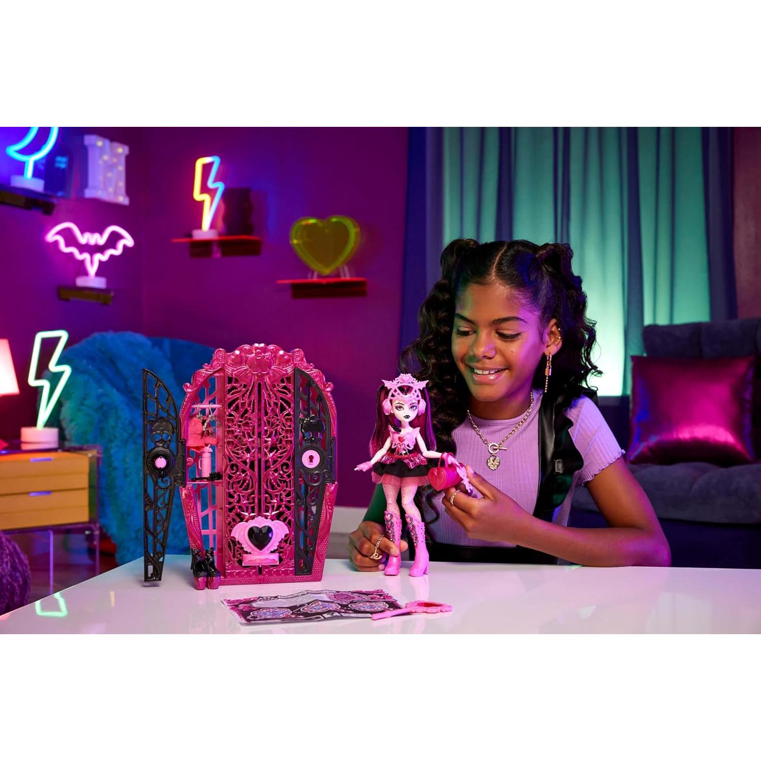 Muñeca Draculaura y Set de Accesorios Skulltimate Monster High