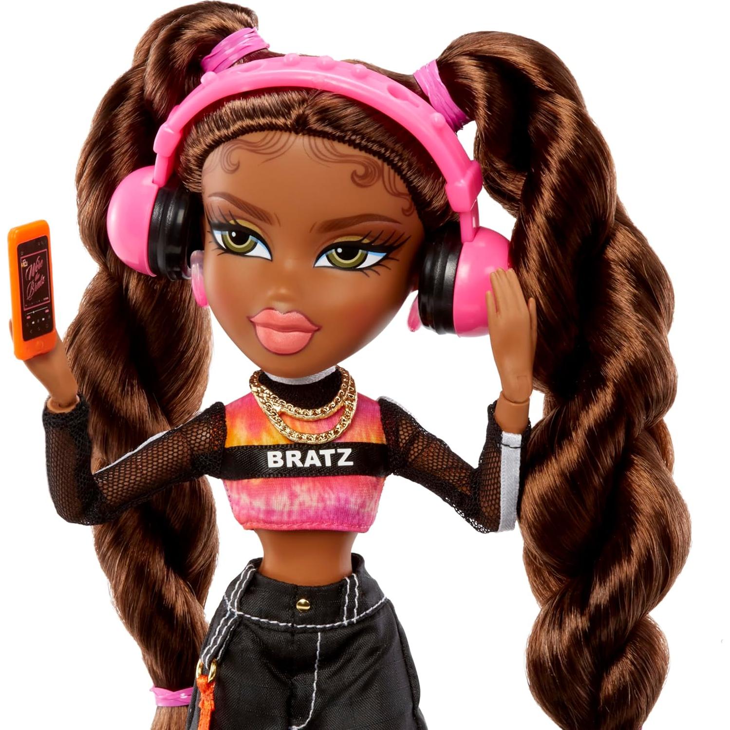 Muñeca Bratz Alwayz Sasha con 10 accesorios y póster