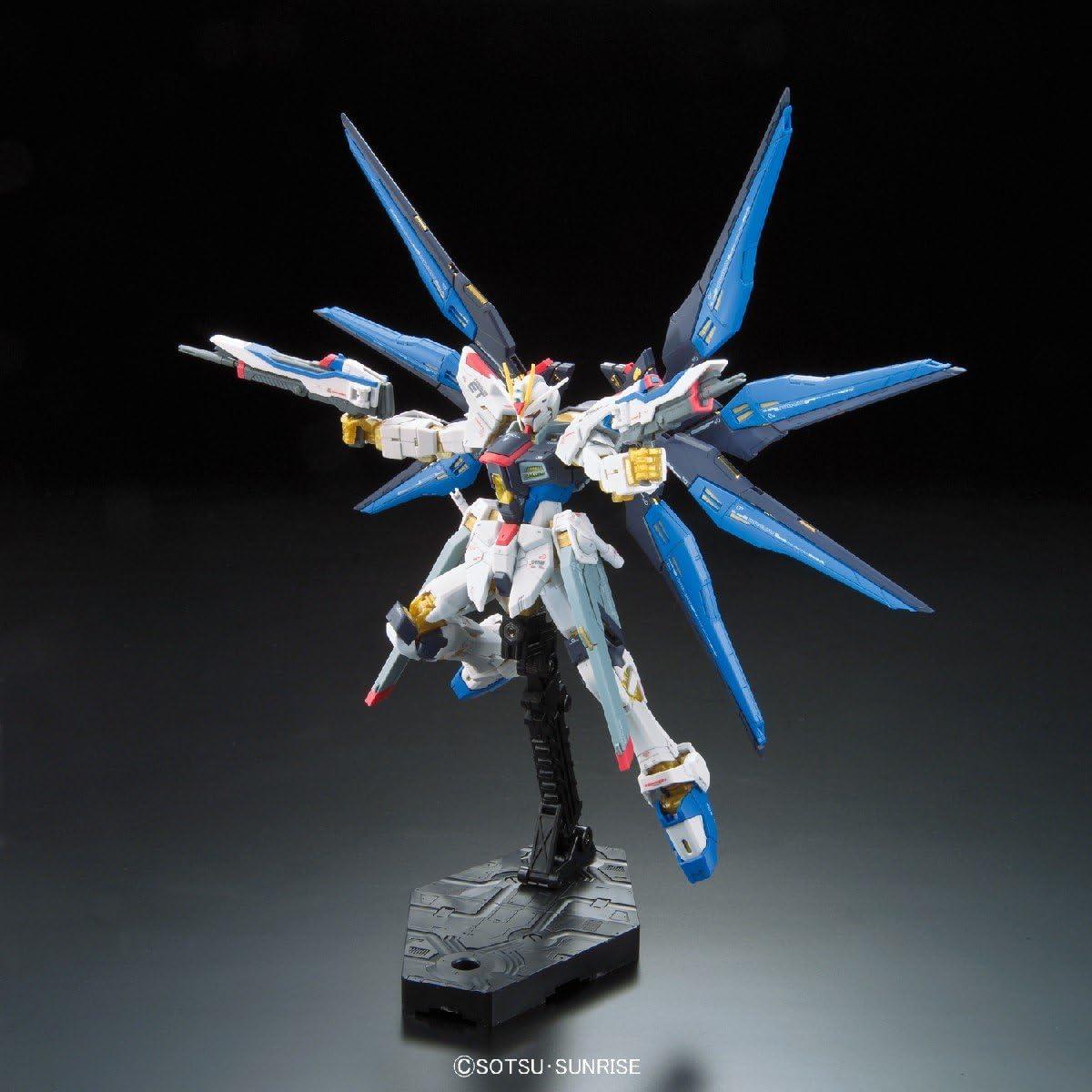 Kit de Modelo Gundam RG Strike Freedom 1/144 Bandai