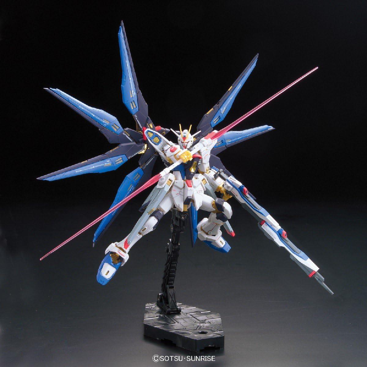 Kit de Modelo Gundam RG Strike Freedom 1/144 Bandai