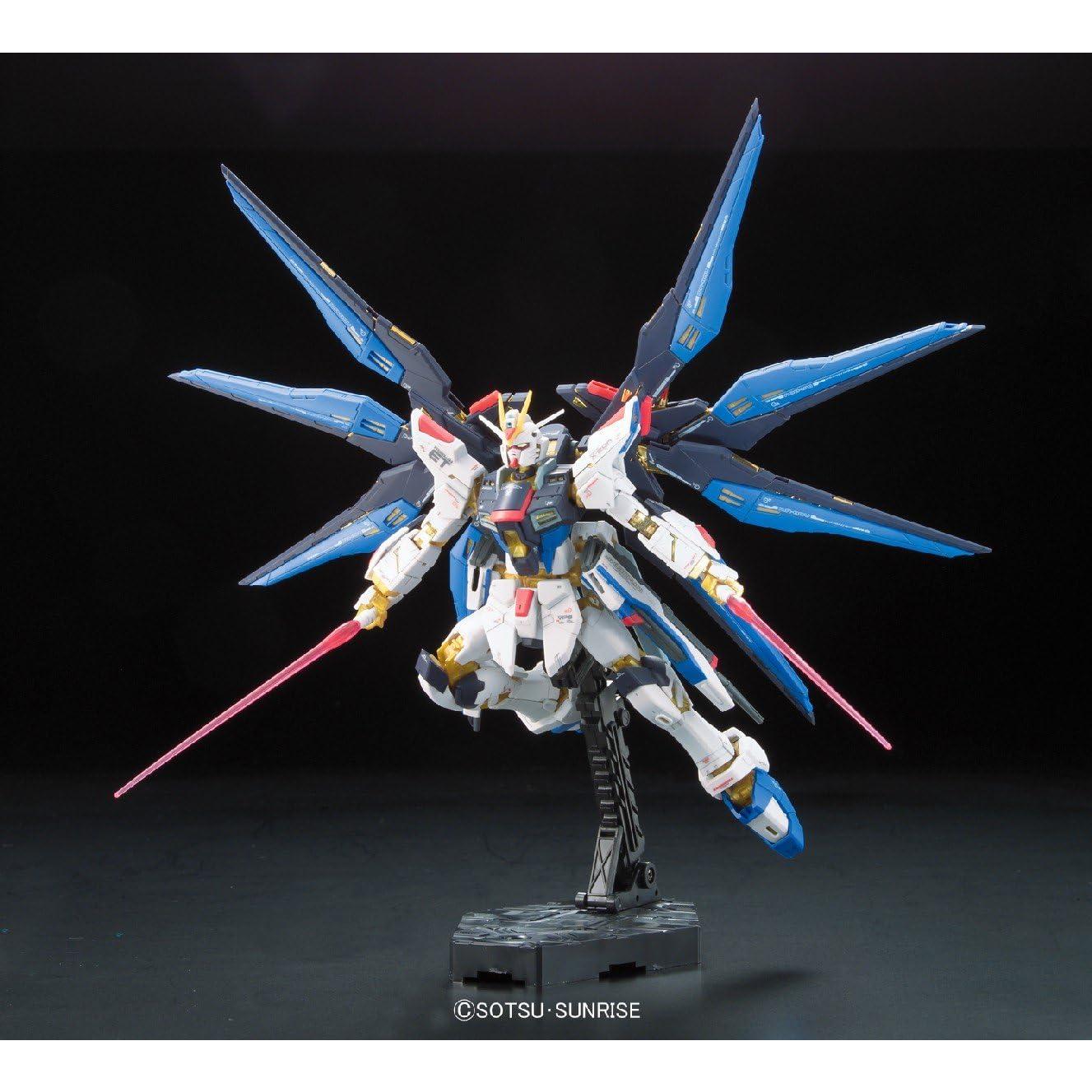 Kit de Modelo Gundam RG Strike Freedom 1/144 Bandai