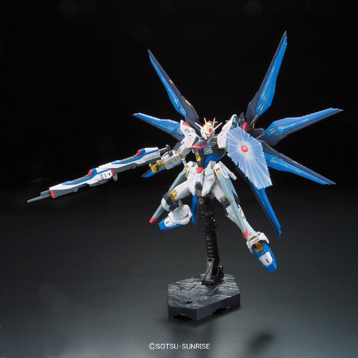 Kit de Modelo Gundam RG Strike Freedom 1/144 Bandai
