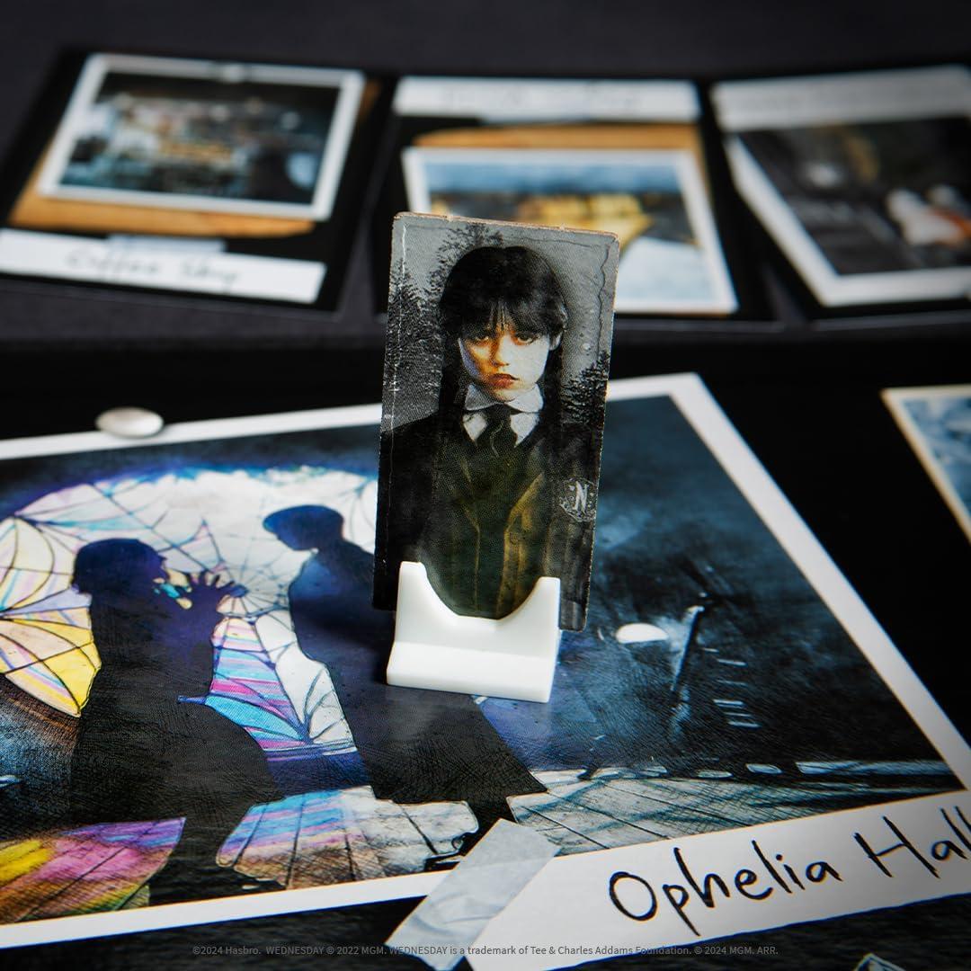 Juego de Mesa CLUE Miércoles Addams - Academia Nevermore