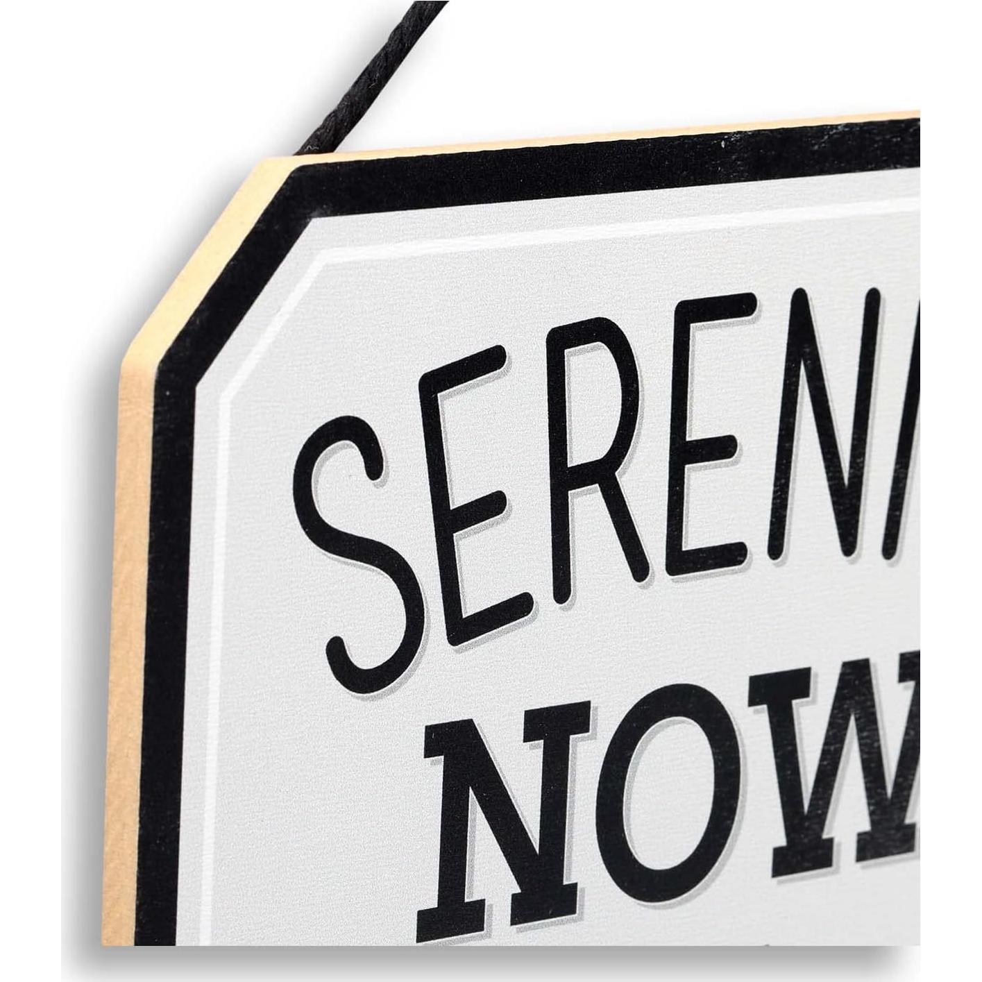 Cartel Colgante Decorativo Seinfeld Serenidad Ahora - Madera