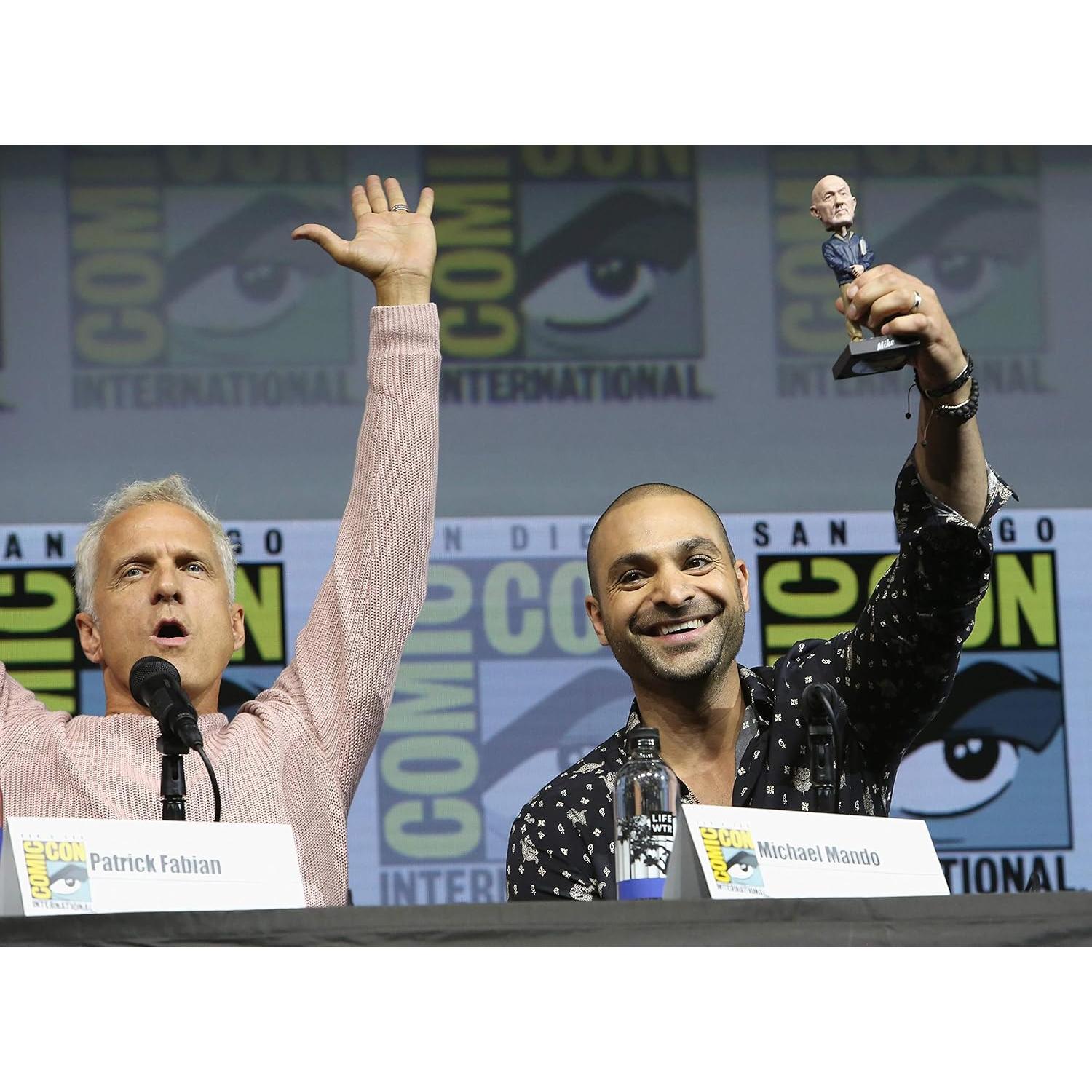 Estatua Coleccionable Royal Bobbles Mike Ehrmantraut 20.32 cm