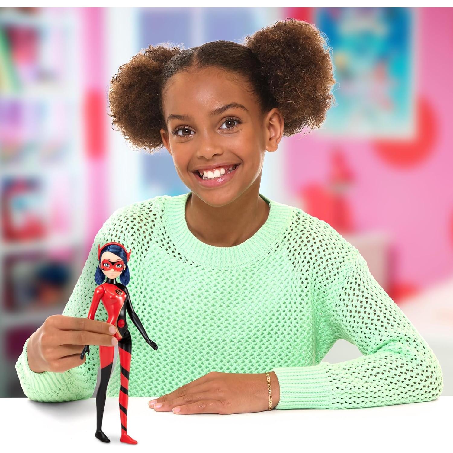 Muñeca Marinette Transformación Héroes Mágicos Playmates 26.7 cm