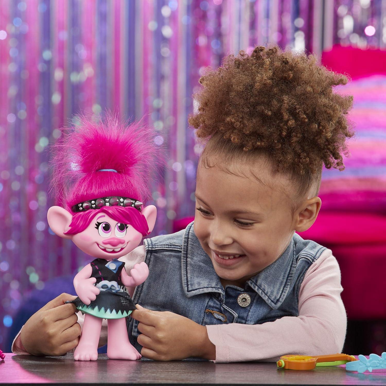 Muñeca Poppy Trolls DreamWorks Pop-to-Rock con 2 Looks y Sonidos