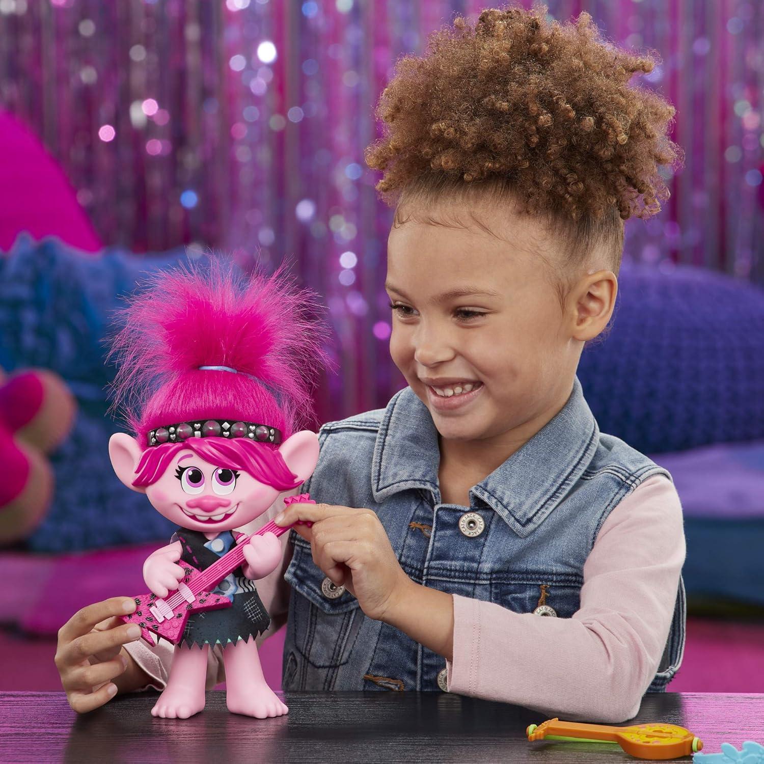 Muñeca Poppy Trolls DreamWorks Pop-to-Rock con 2 Looks y Sonidos