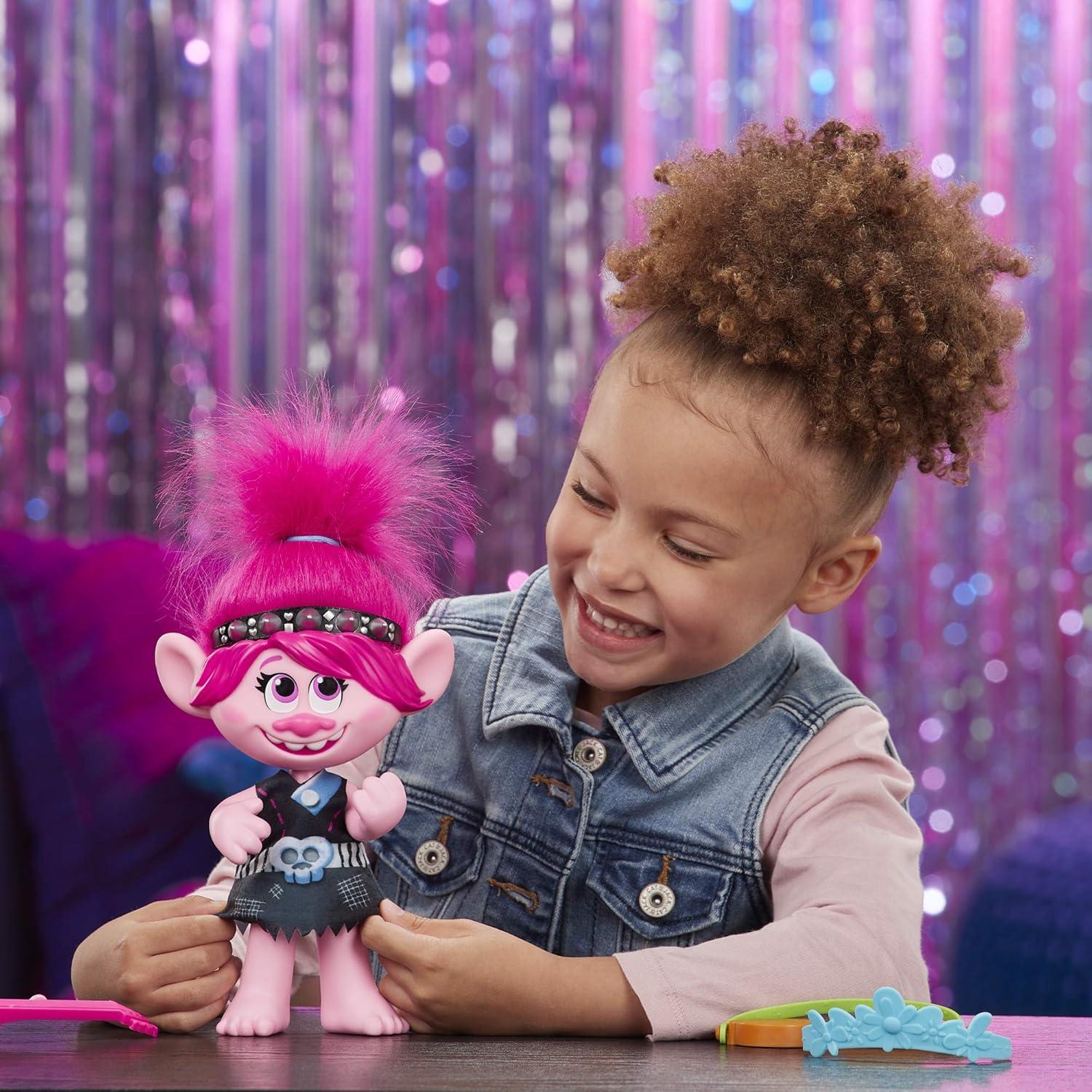 Muñeca Poppy Trolls DreamWorks Pop-to-Rock con 2 Looks y Sonidos
