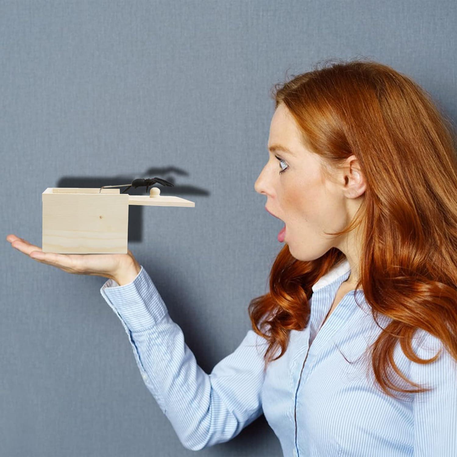 Caja de Broma de Araña Oiuros - Sorpresa Halloween 9.4x6.6x6.1cm