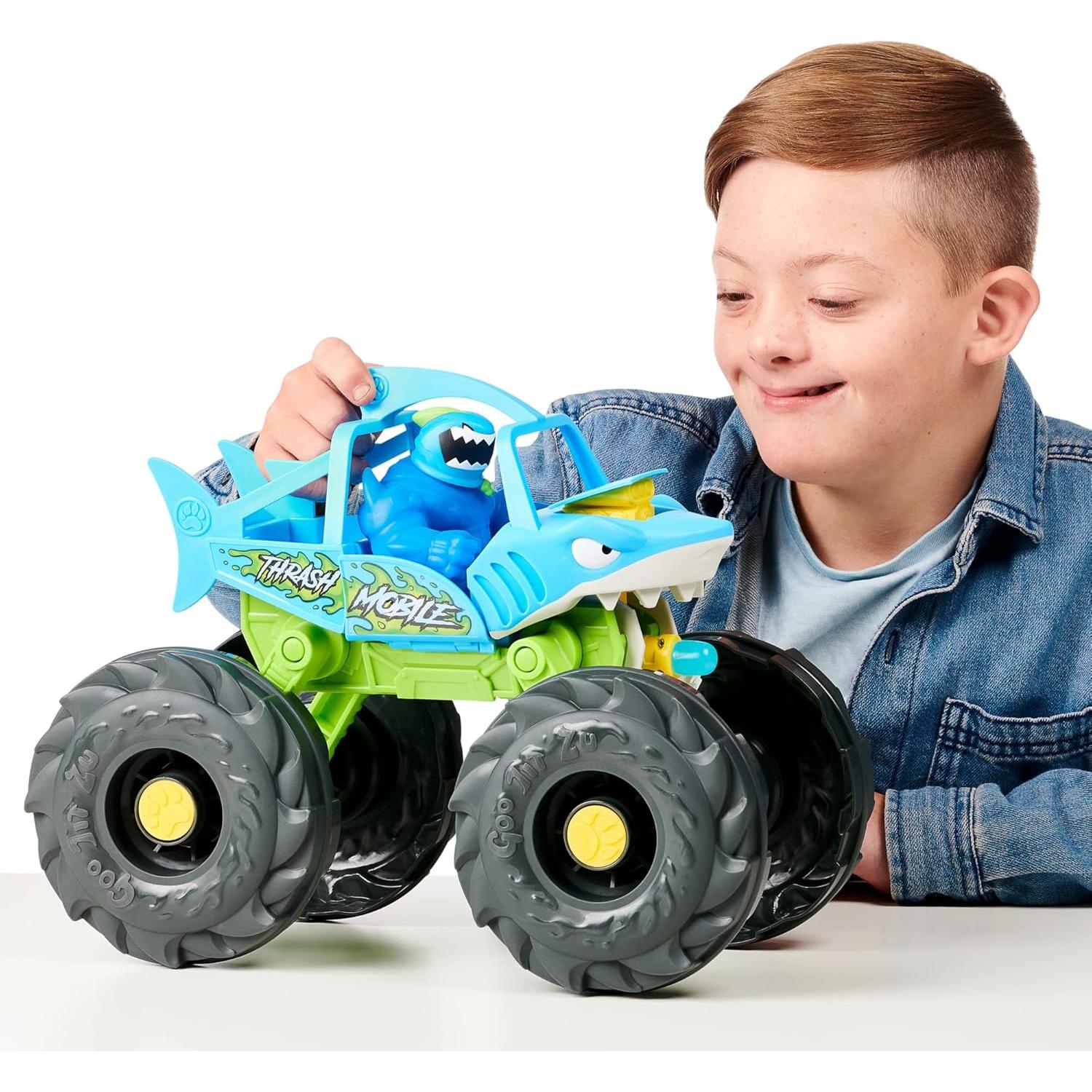 Vehículo Estira y Ataca Thrash Móvil Goo Jit Zu con Misiles