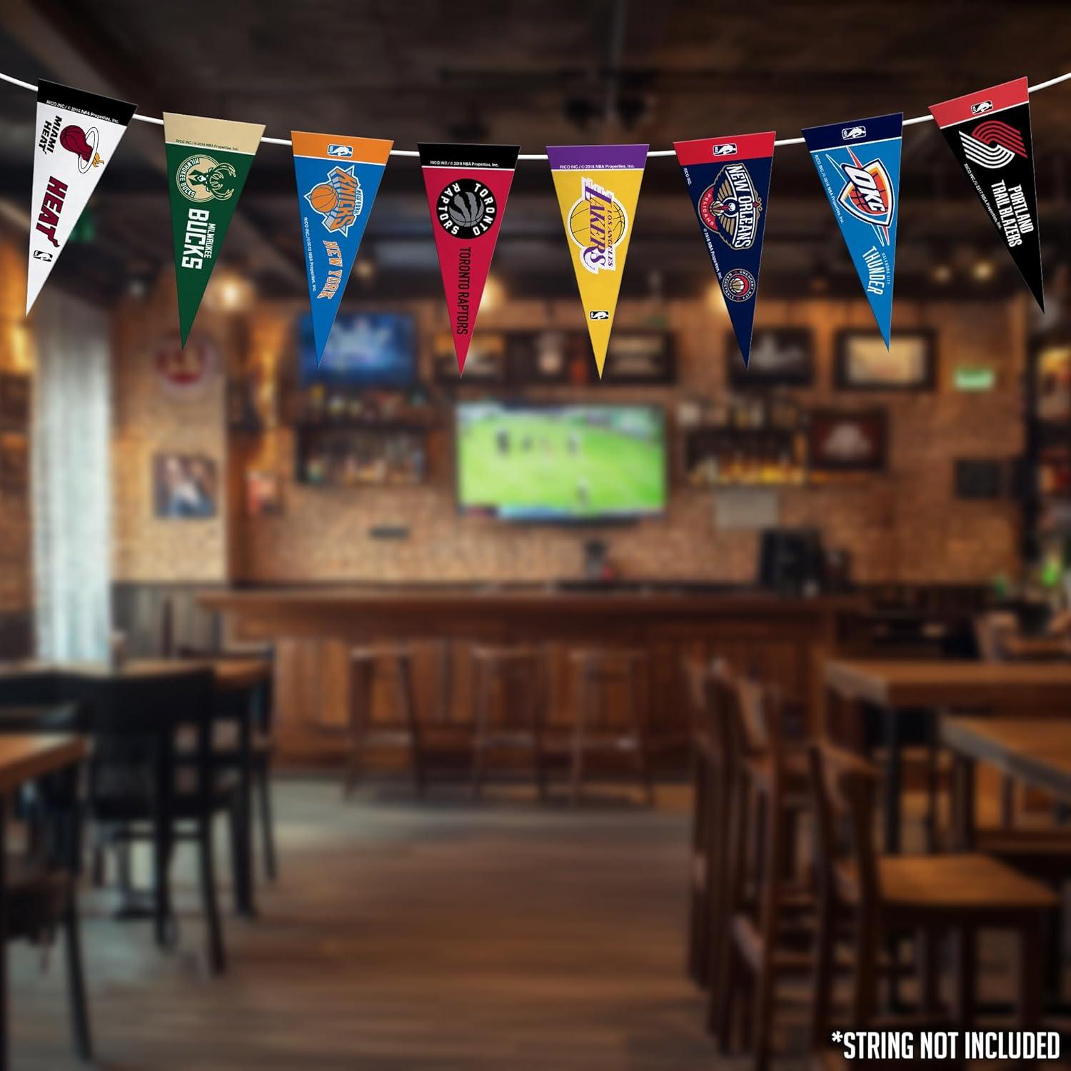 Conjunto de Mini Banderines de Fieltro Rico NBA 10 x 23 cm
