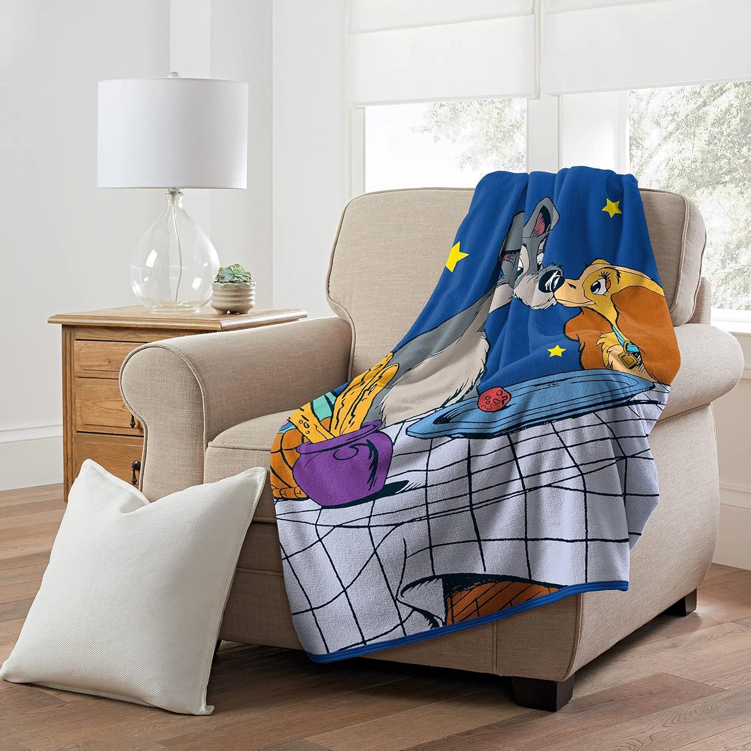 Manta Micro Raschel Disney Lady y el Vagabundo 116.8x152.4cm