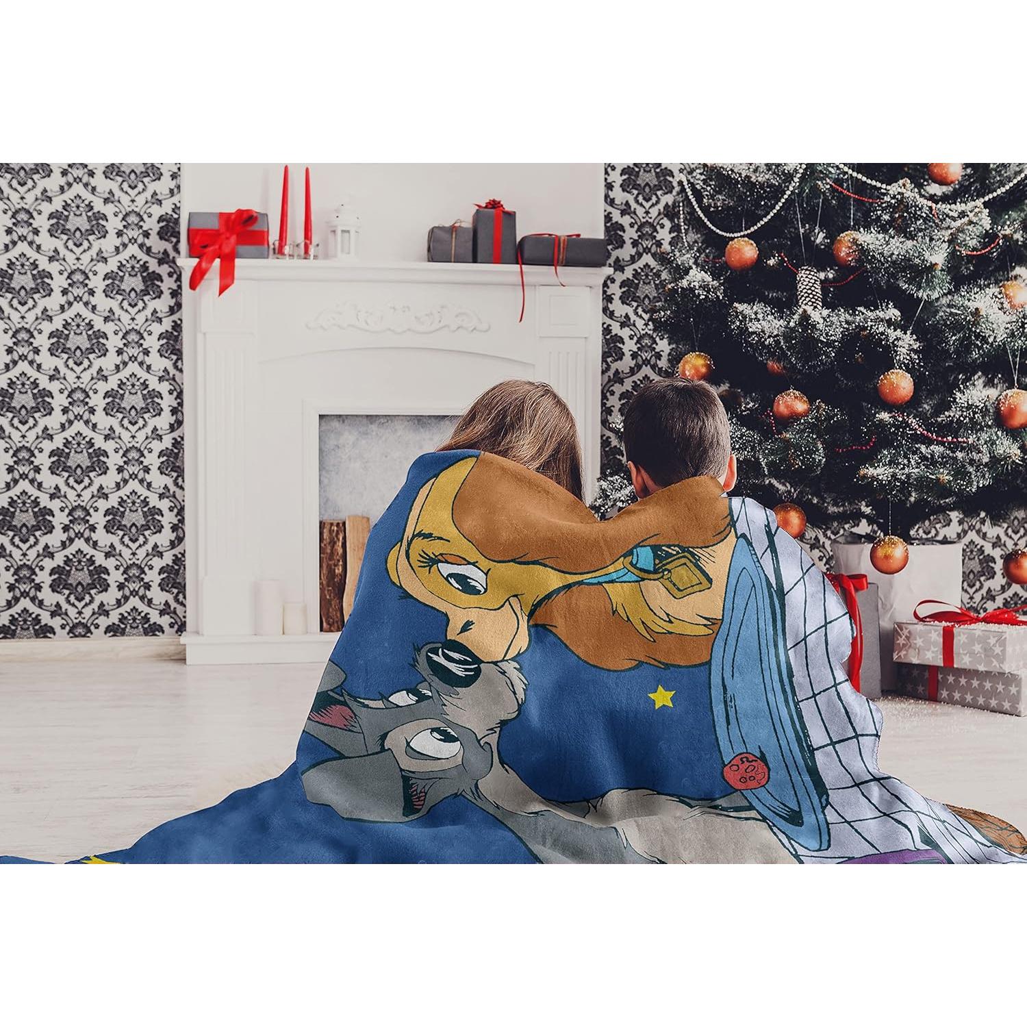 Manta Micro Raschel Disney Lady y el Vagabundo 116.8x152.4cm