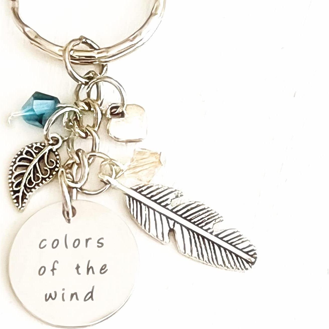 Llavero Pocahontas de Plata con Colores del Viento - Regalo Femenino