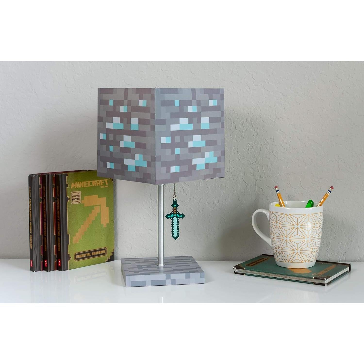 Lámpara LED Minecraft Bloque Diamante 35.56 cm con Espada