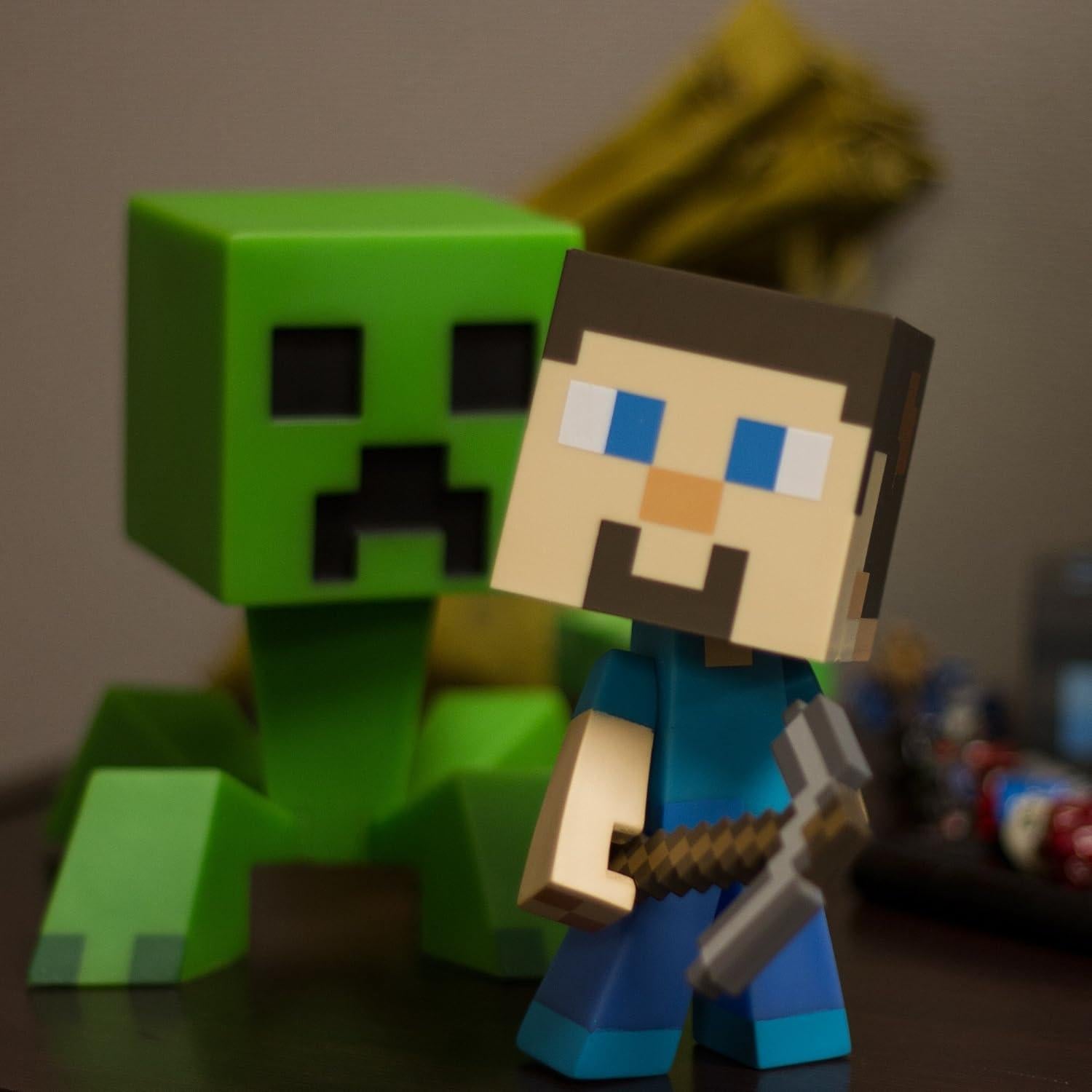 Figura de Vinilo Steve Minecraft 15.24 cm con Pico Removible