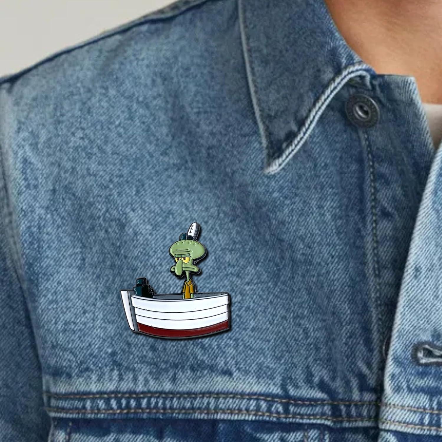 Pin Coleccionable Squidward en el Trabajo - 4.45 cm - Zen Monkey