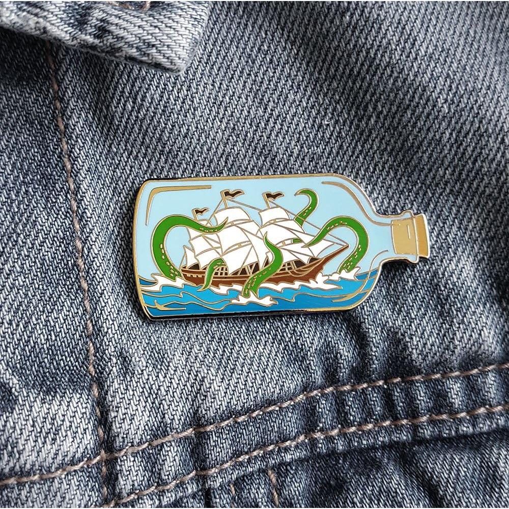 Pin de Solapa Esmalte Barco en Botella Pinsanity 4.45cm