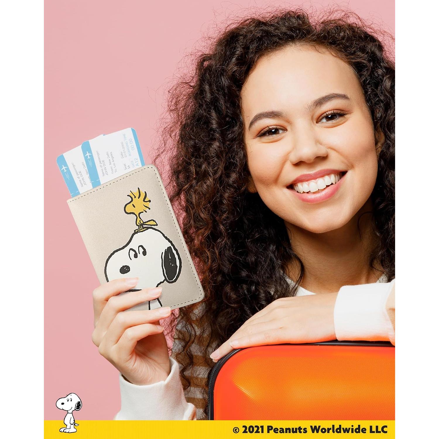 Cubierta de Pasaporte Snoopy Beige - Peanuts Licencia Oficial