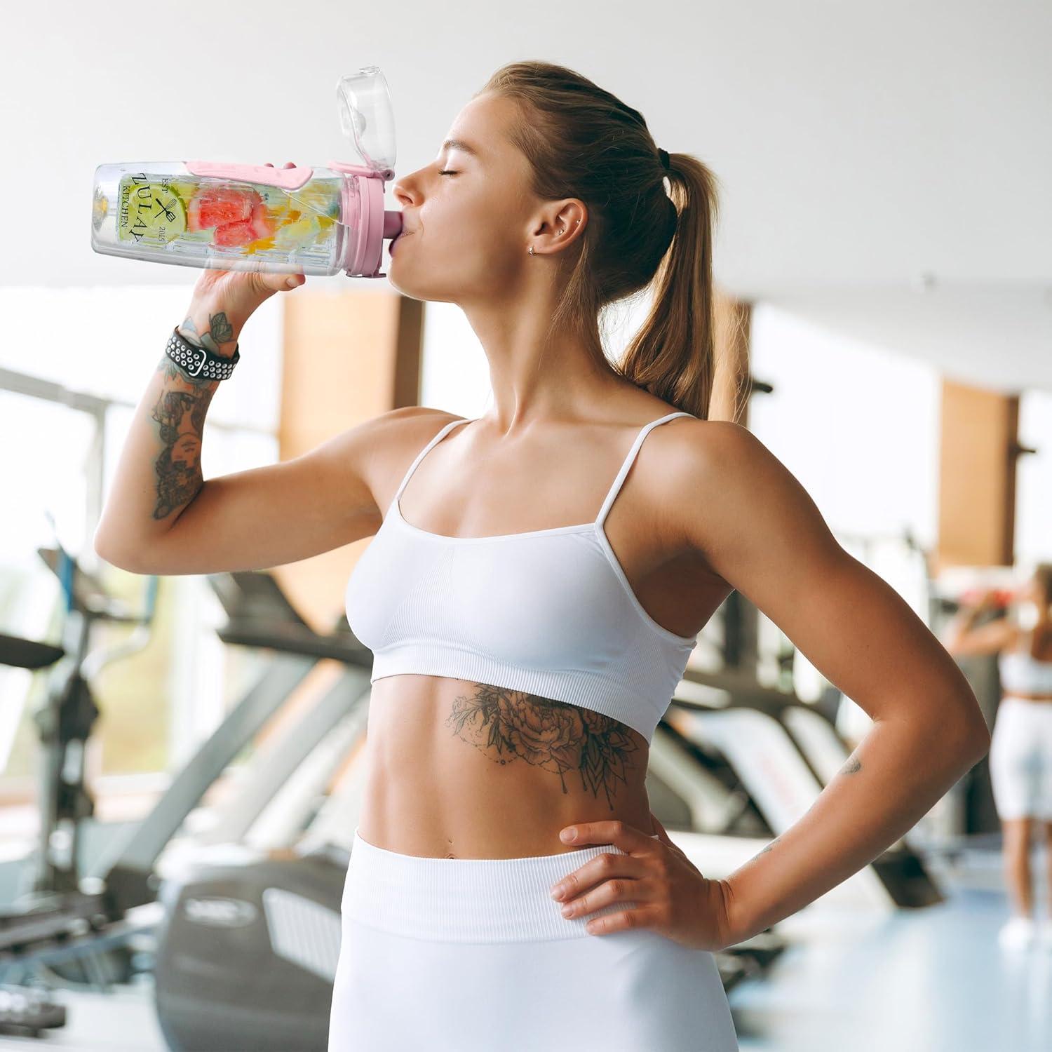 Botella de Agua Infusora Zulay 0.95L Rosa Aislada