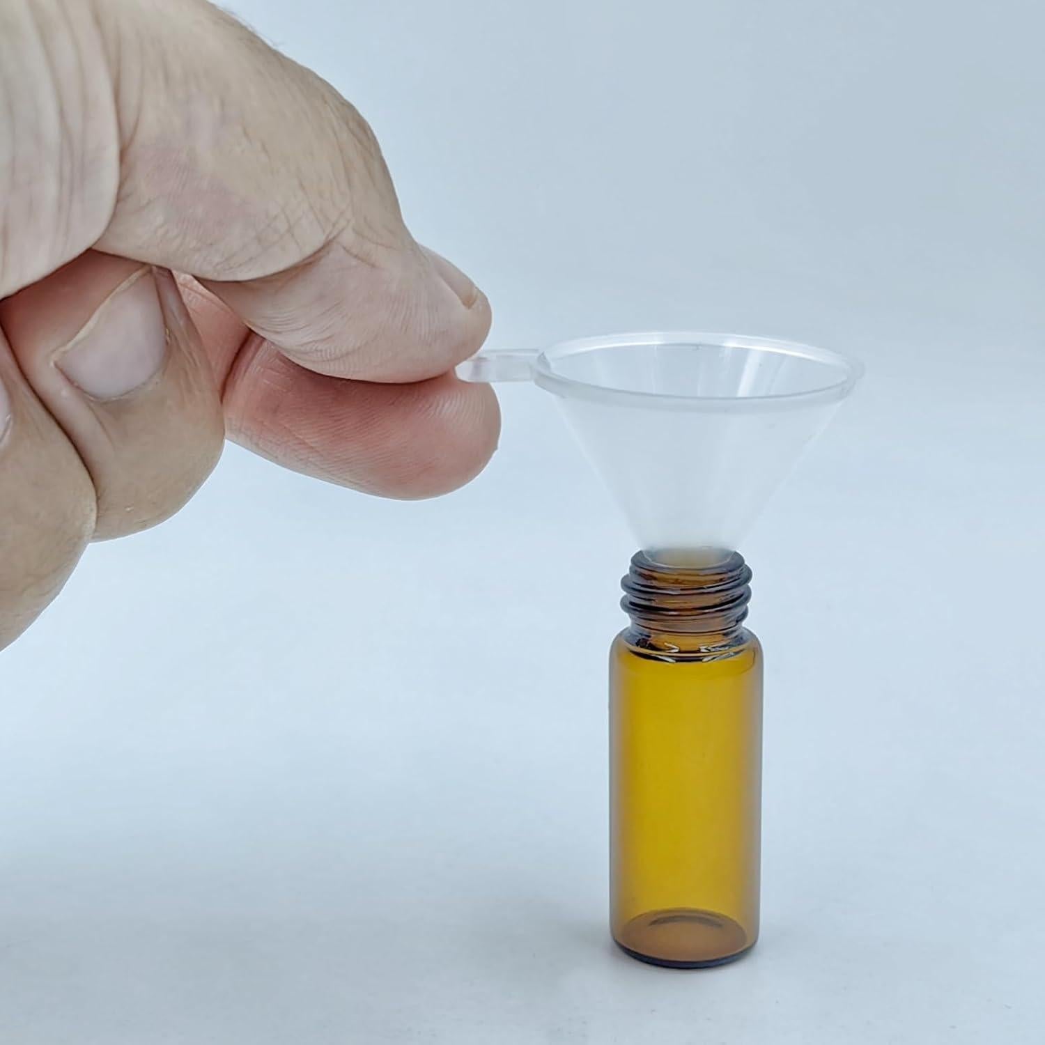 Set de 8 embudos pequeños PETRIP para botellas y cápsulas