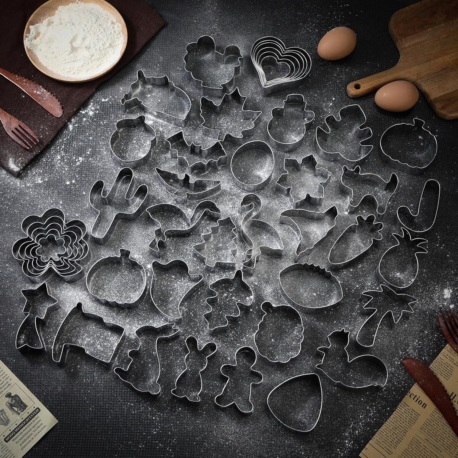 Juego de 44 Cortadores de Galletas Maxdot de Acero Inoxidable