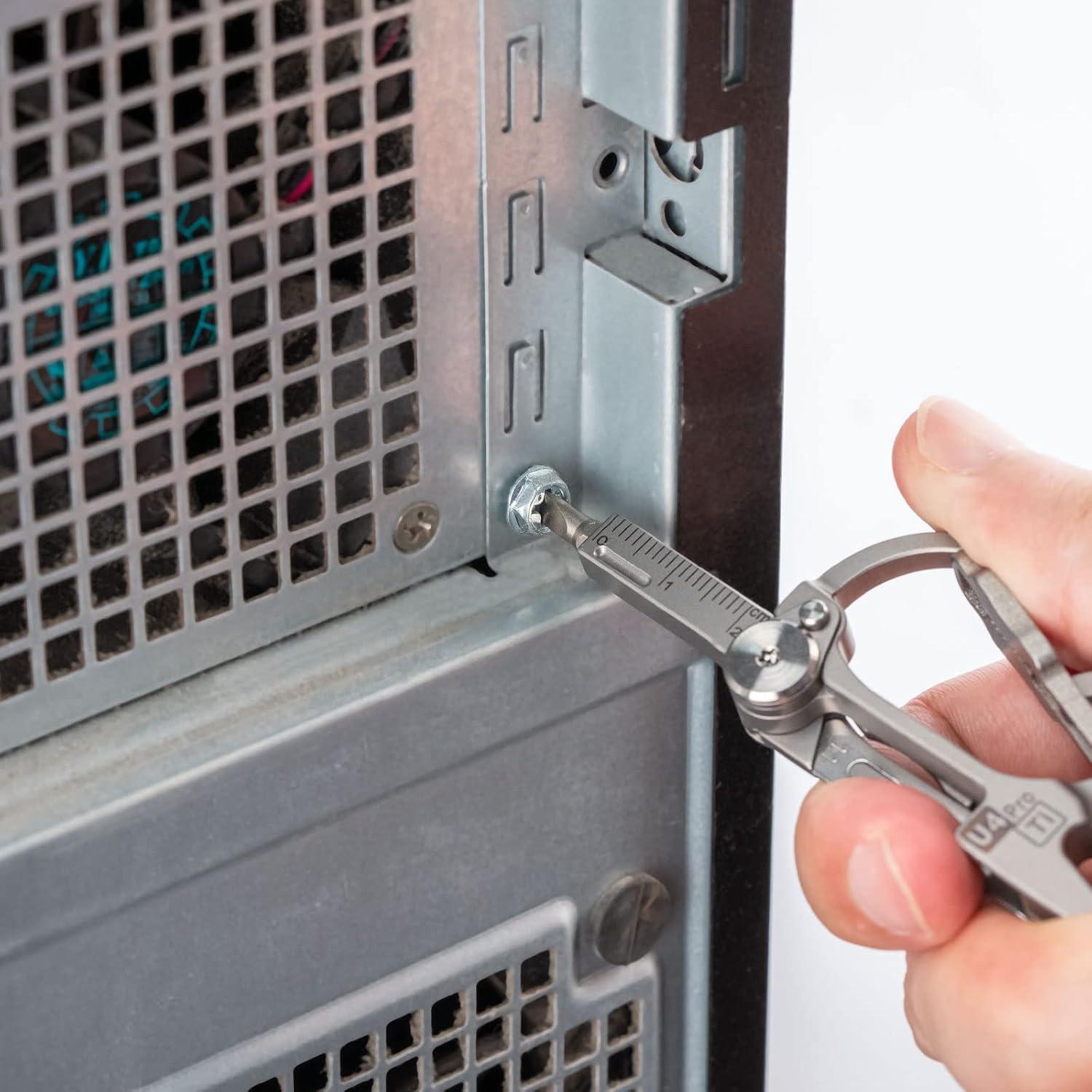 Carabinero Multiherramienta RovyVon U4 Pro Plus de Titanio