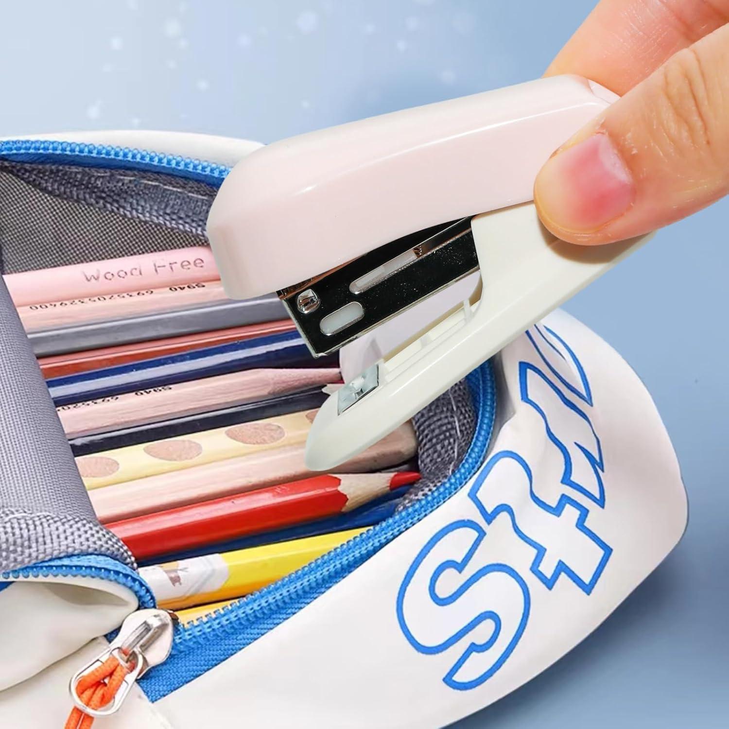 Grapadora Miniatura Lilaly Rosa para Escritorio - 20 Hojas