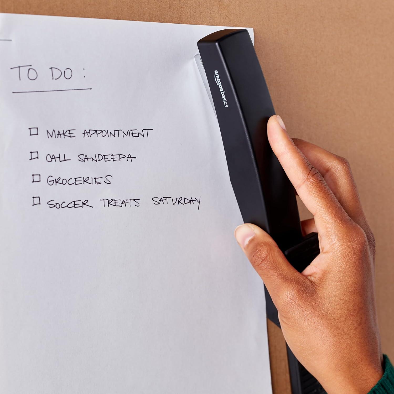 Grapadora Amazon Basics Negra con 1000 Grapas, 25 Hojas