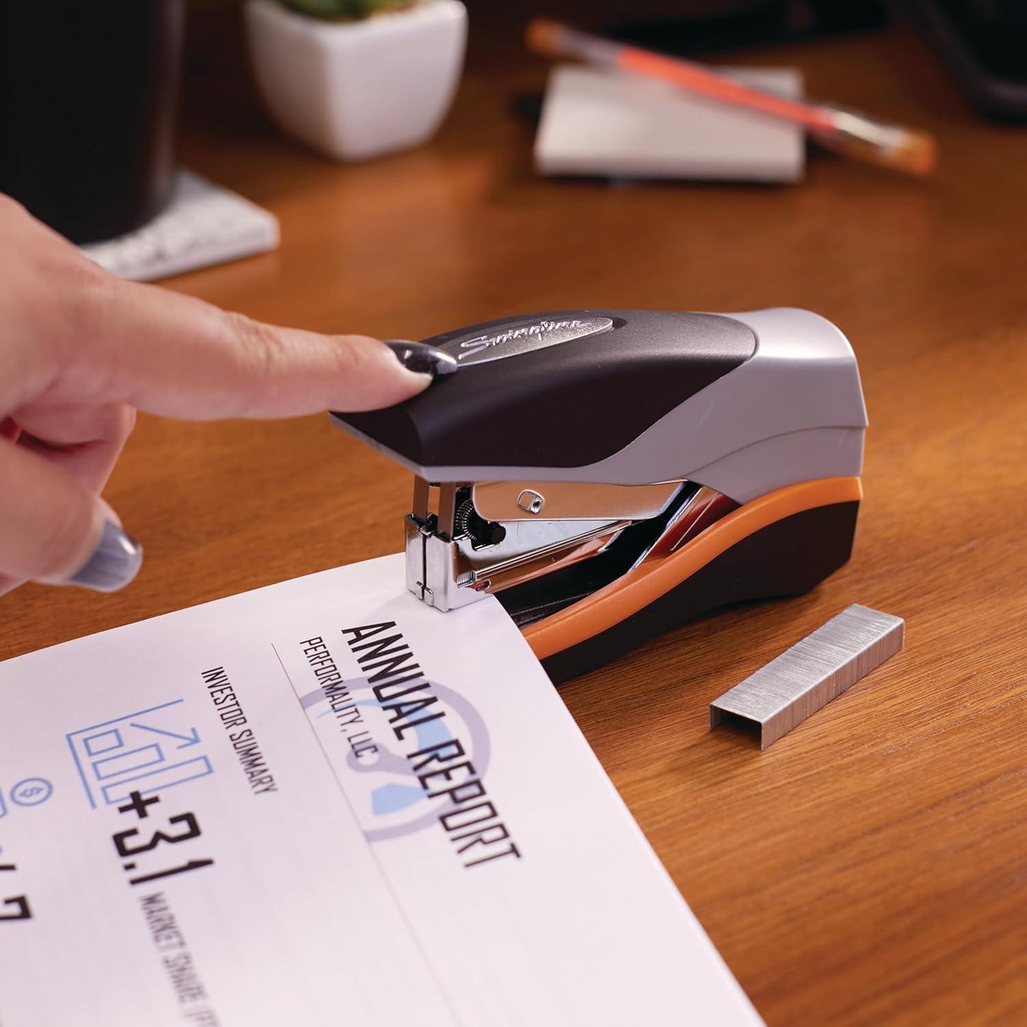 Grapadora Swingline Optima 40, 40 Hojas, Compacta, Negro y Plata