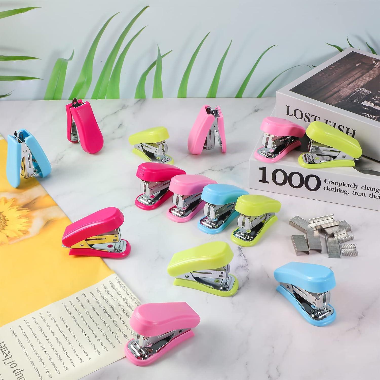 Juego de 12 Grapadoras Mini Ctosree con Grapas - 4 Colores