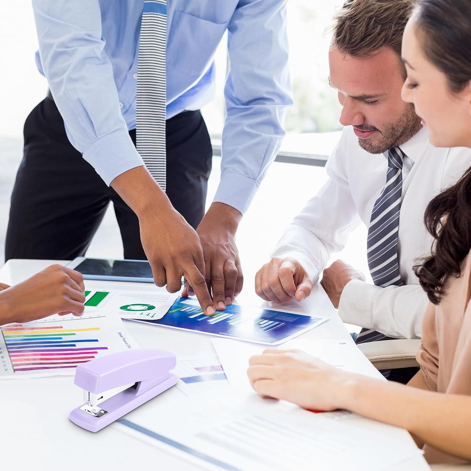 Grapadora Deli E0311-PURPLER Morado 25 Hojas 640 Grapas