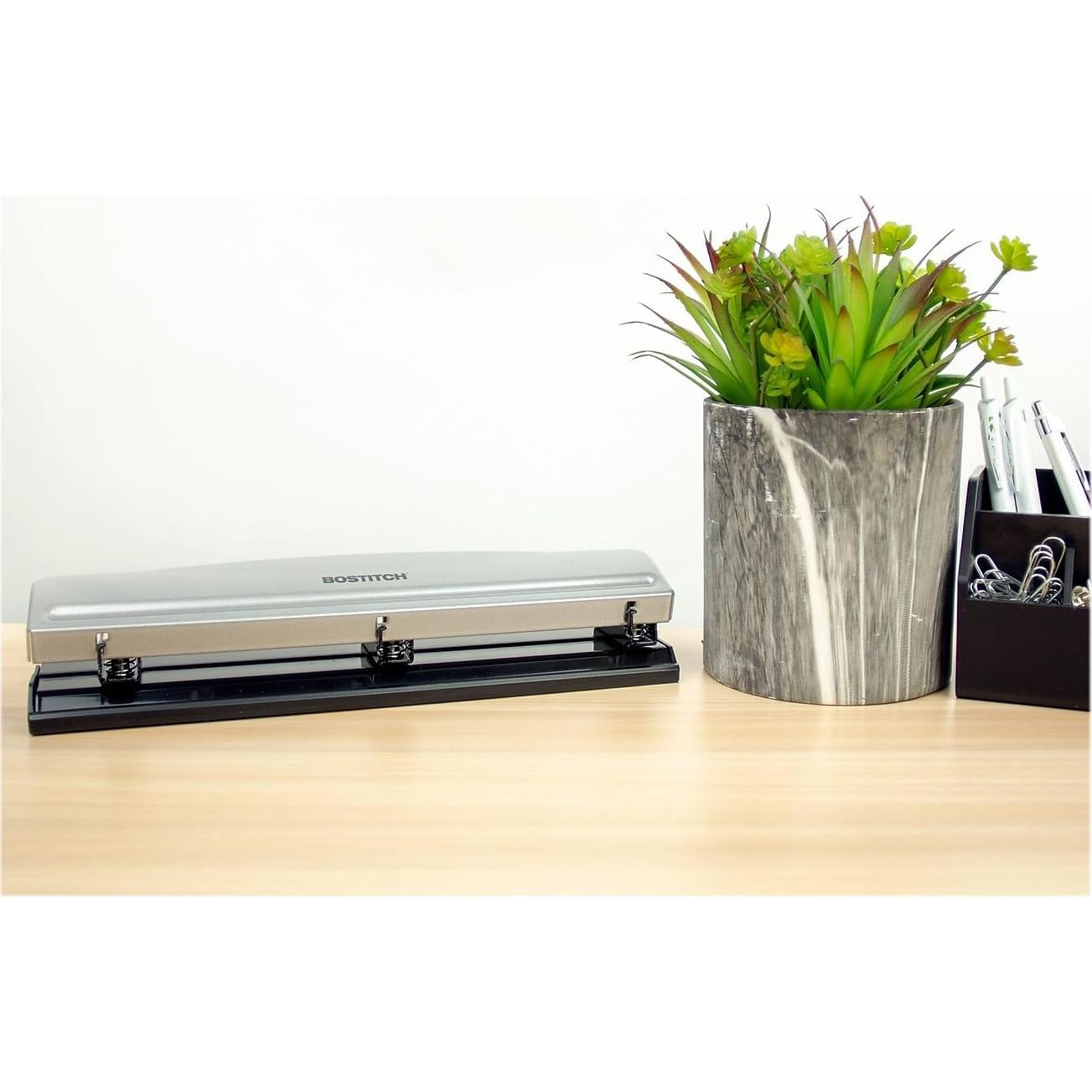 Perforadora Bostitch HP12 de 3 Agujeros, Metal, 12 Hojas