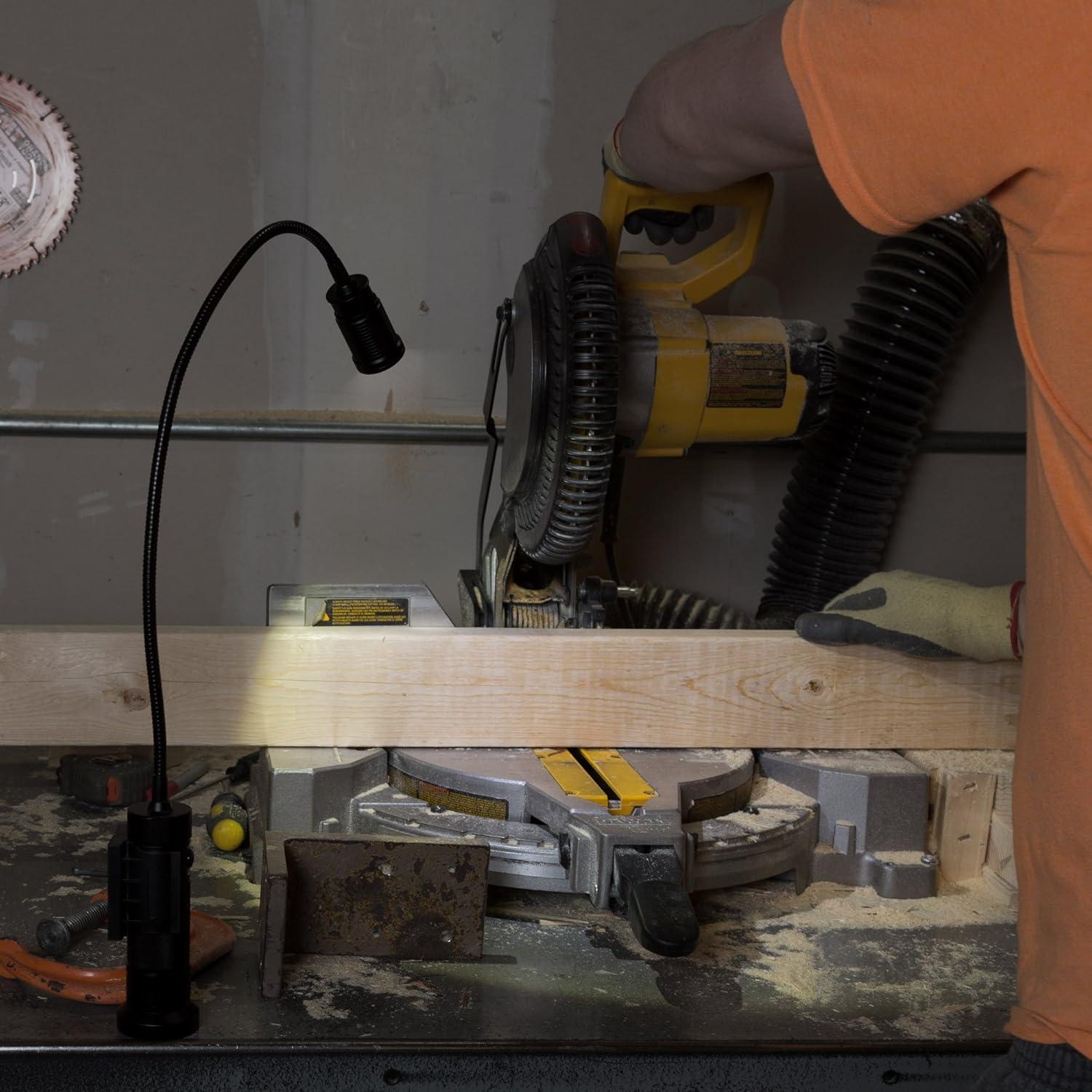 Luz de Trabajo LED CREE Stalwart 550 Lúmenes Magnética