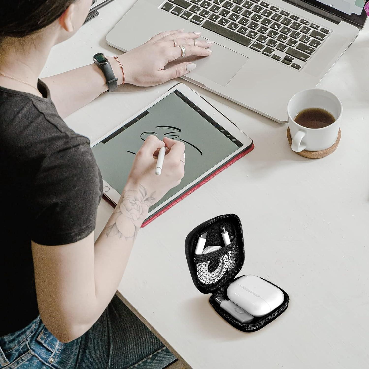 Funda de Auriculares Woyinger Cuadrada Negra con Mosquetón