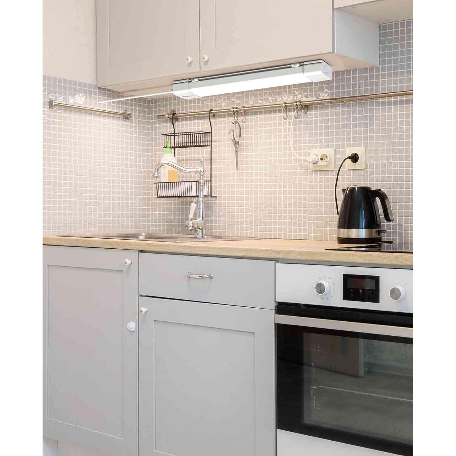 Luz de tubo LED WNSNOU 1.4FT 1800LM IP66 Enchufable