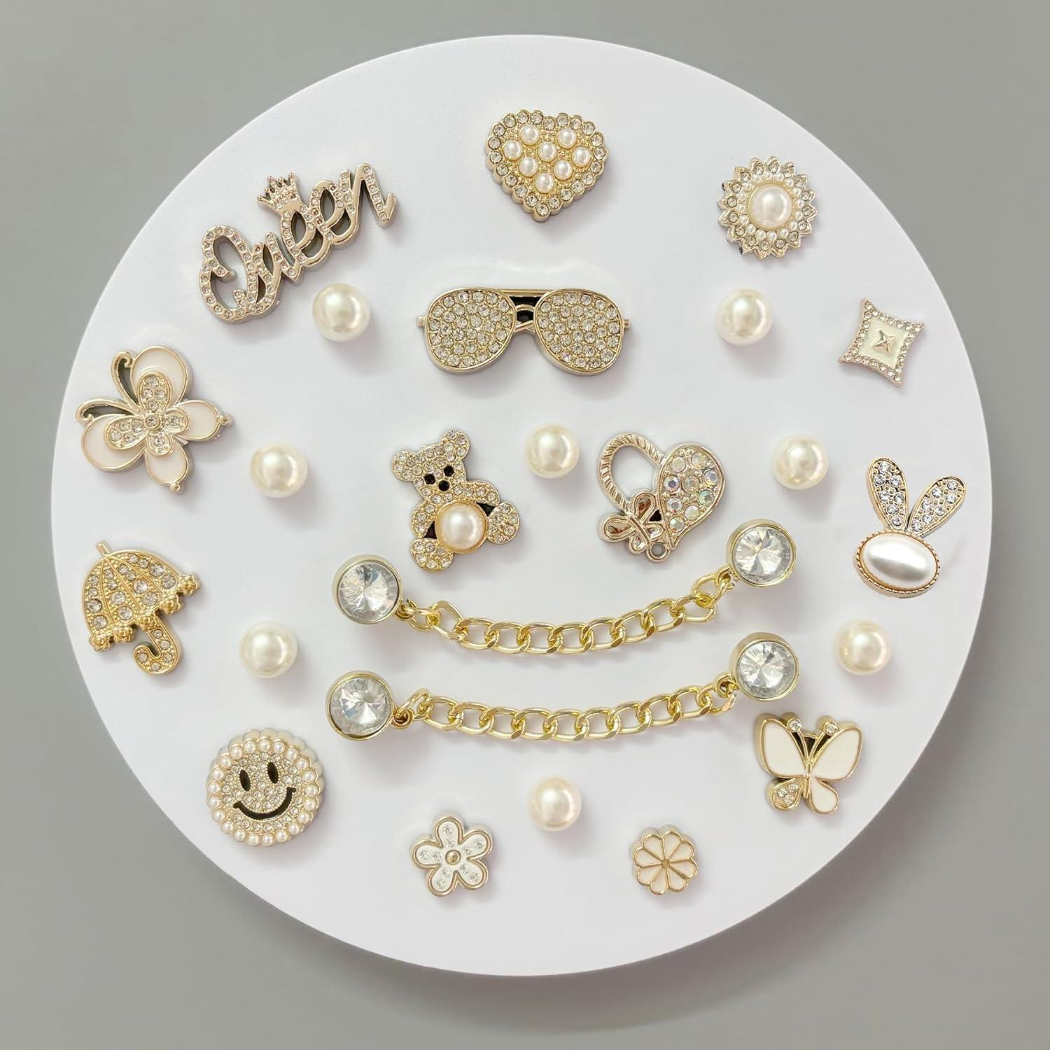 Juego de Encantos para Zapatos Brillantes Dorados - 24 Accesorios